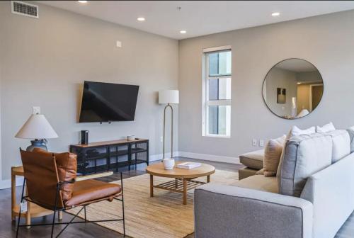 Area soggiorno di Modern - Los Angeles Apt - 2bedrooms - 2 bathrooms