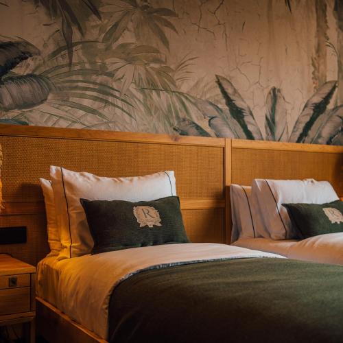 Ένα ή περισσότερα κρεβάτια σε δωμάτιο στο The Remote Hotel