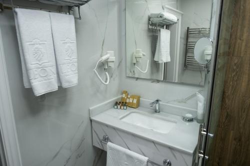 Koupelna v ubytování Leon Hotel Spa Ganja