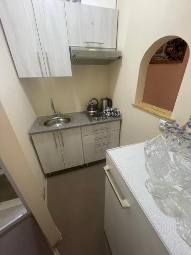 Η κουζίνα ή μικρή κουζίνα στο Khan Apartments