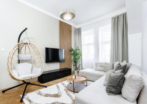 Parking, Spacious APT near city centre