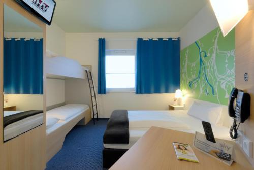 Postel nebo postele na pokoji v ubytování B&B Hotel Paderborn