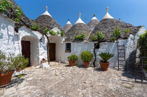 Imagem da galeria de Trullo La Vecchia Elce with garden em Locorotondo