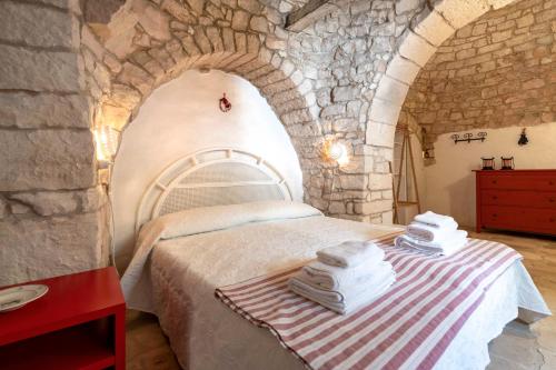 Imagem da galeria de Trullo La Vecchia Elce with garden em Locorotondo