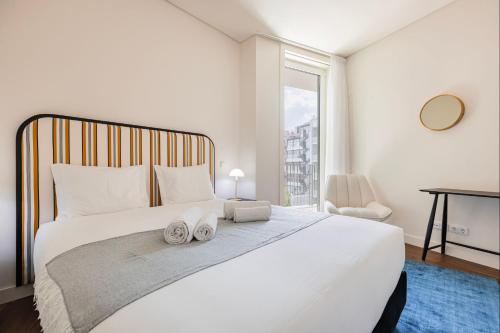 Upscale Apartment in City Center by LovelyStay