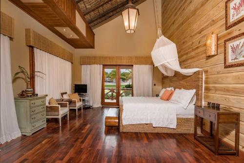 a bedroom with a bed and a desk in a room at CALETON 5 LUXURY VILLA With ACCESS TO EDEN ROC BEACH in Punta Cana