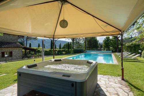 Kolam renang di atau dekat dengan Il Mulino Di Vogognano - Subbiano, Private Pool, Jacuzzi, Wifi, Tuscany