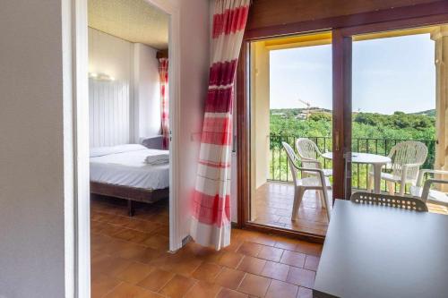 Posteľ alebo postele v izbe v ubytovaní Cubells 4 Apartamento cercano a la playa