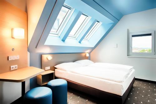 Postel nebo postele na pokoji v ubytování B&B Hotel Wien-Meidling