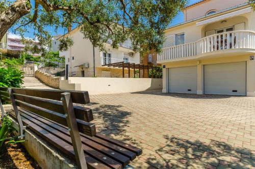 Apartments and Room Maestral