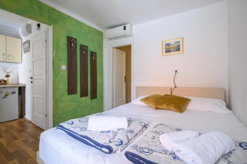a bedroom with a bed with towels on it at Studio Esperanza Dubrovnik in Dubrovnik