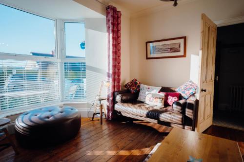 No4 Queens Parade close to Tenby South Beachにあるシーティングエリア