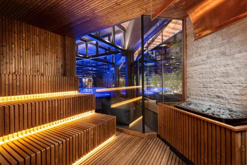 a sauna with a bench and a window at Grand Hotel Therme in Banya