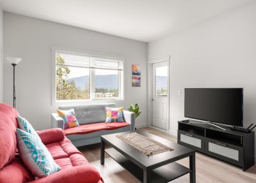 Two Bedroom Lake View Condo – Photos 3