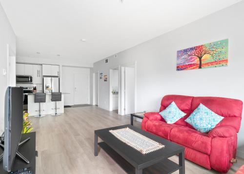 Two Bedroom Lake View Condo – Photos 4
