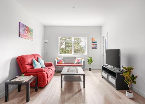 Two Bedroom Lake View Condo – Photos 2
