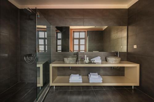 Кровать или кровати в номере Alcanea Boutique Hotel