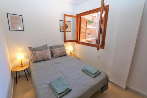 En eller flere senge i et værelse på Urbanizacion Pinomar Sea View VDE-060