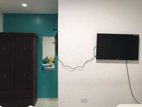 a flat screen tv hanging on a wall at Pousada Alto Astral in Olinda