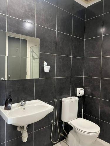 Ένα μπάνιο στο Modern Dpulze Soho fit 4pax,Netflix provided