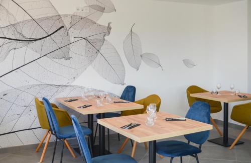 Restaurace v ubytování ibis Styles Fougeres