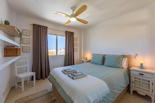 Beachfront, pool, terrace & WIFI