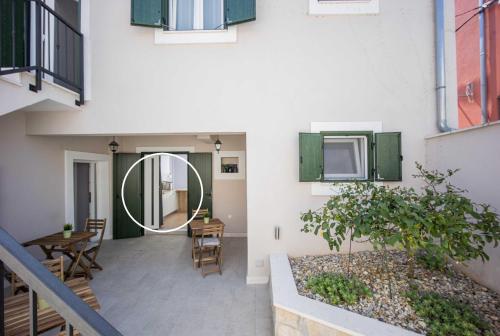Zlatin Dvor - apartments for 3, terrace, Trogir center, beach at 5-min, BIKE friendly