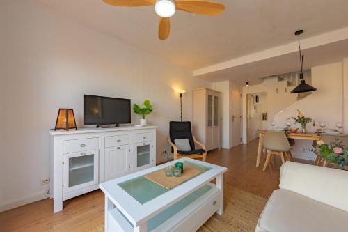 Beachfront, pool, terrace & WIFI - *SimplyTarifa*