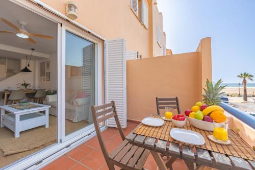 Beachfront, pool, terrace & WIFI - *SimplyTarifa*