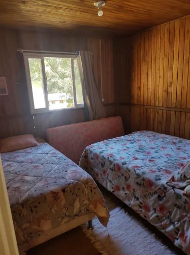 Casas de temporada Serra dos Bitus tesisinde bir odada yatak veya yataklar