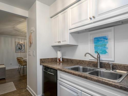 Kuchyň nebo kuchyňský kout v ubytování 1129 Summerwind Cottage