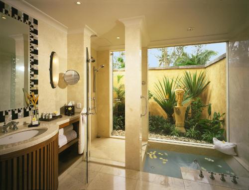 A bathroom at The Oberoi Beach Resort, Mauritius