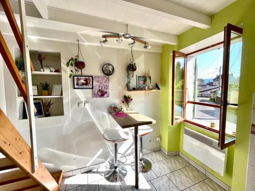 Posezení v ubytování Le Clocher, Studio duplex avec clim