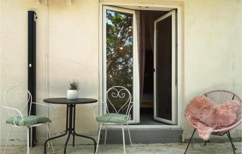 Cozy Apartment In Novalja With House Sea View