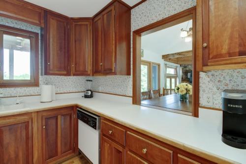 a kitchen with wooden cabinets and a mirror at Vista Escote in Hot Springs