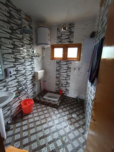 Ένα μπάνιο στο Zikra HomeStay