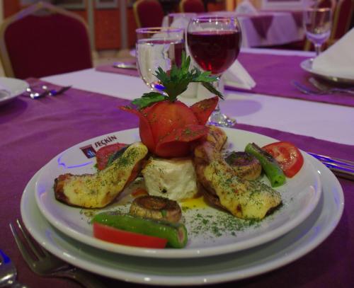 Comida en o cerca de este hotel