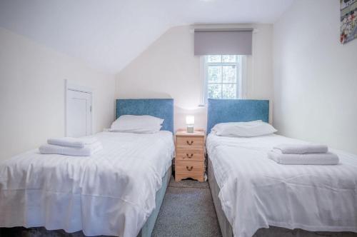 Postel nebo postele na pokoji v ubytování The Gatehouse - 2 Bedroom Apartment - Pendine