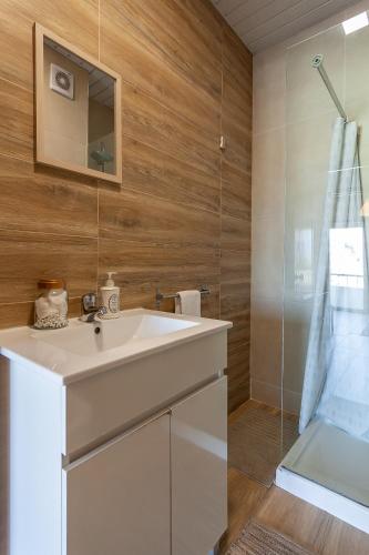 a bathroom with a white sink and a shower at Avenida & Mercado by Home Sweet Home Aveiro in Aveiro