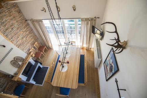 an overhead view of a living room with a sink at Haus Wasmer by AlpenTravel in Bad Hofgastein