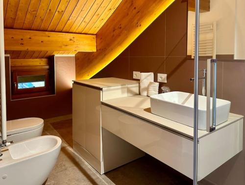 a bathroom with a sink and a toilet at Lakeview Apartment Lago Maggiore in Gignese