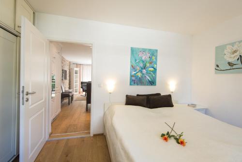 Un pat sau paturi într-o cameră la Haus Wasmer by AlpenTravel