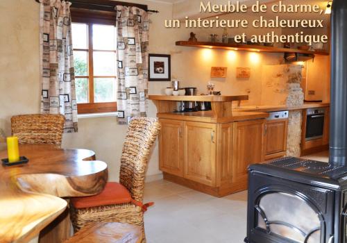 a kitchen with a table and a stove at Villa 'Deux Couples' dans le Paradis des Gourmands, de paix et de quiétude - inclus Soirée Dégustation Vin & Viande in Saint-Jean-de-Côle