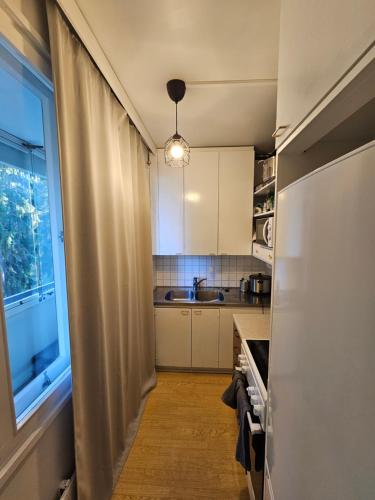 Dapur atau dapur kecil di Comfortable 1 bedroom apartment in Helsinki