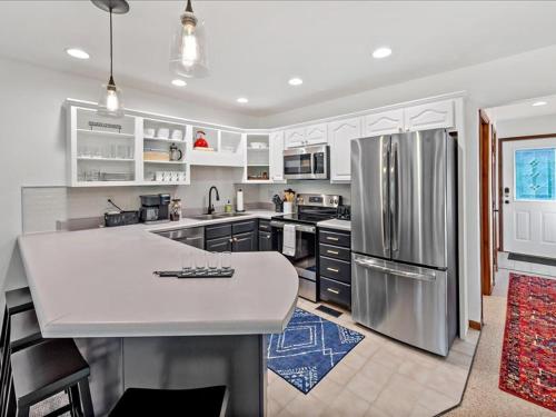 Dapur atau dapur kecil di Blue Ridge View Pet Friendly, Deck, Grill
