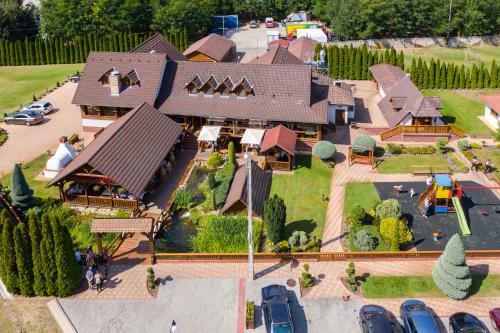 an aerial view of a house with a yard at Csalánosi Vendégház in Kecskemét