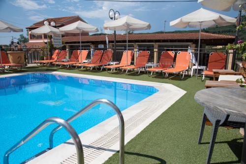 Bazén v ubytování Jasmine Hotel & Apartments nebo v jeho okolí