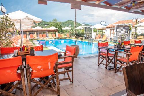 Bazén v ubytování Jasmine Hotel & Apartments nebo v jeho okolí