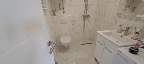 Koupelna v ubytování De Lux Apartments Smolovic