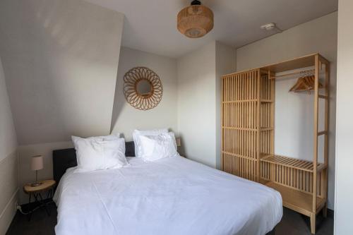 Postel nebo postele na pokoji v ubytování Strandhotel Camperduin